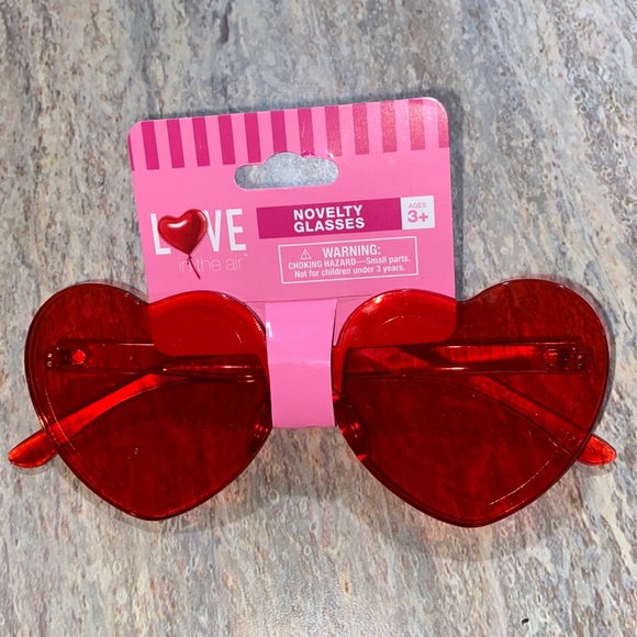 Accessories - NEW Heart Glasses